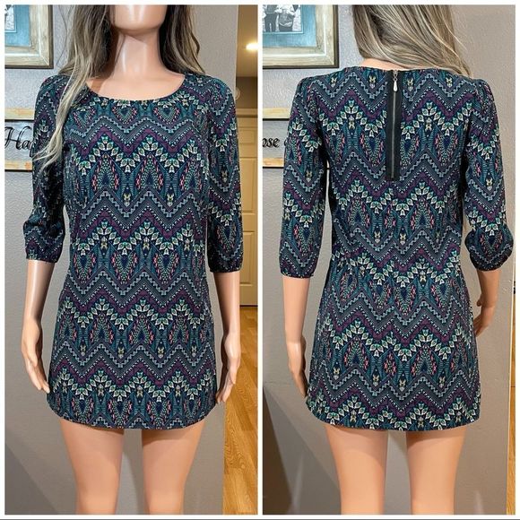 BeBop Dresses & Skirts - Patterned mini dress with back zip